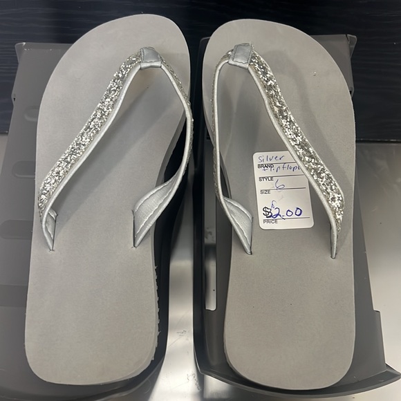 Gray Glitter Flip Flops Sz 6M - Picture 7 of 14
